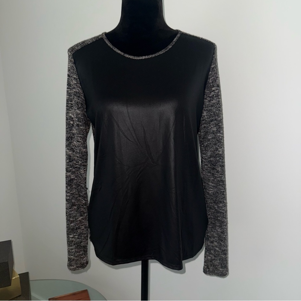 Guess long sleeve top Small